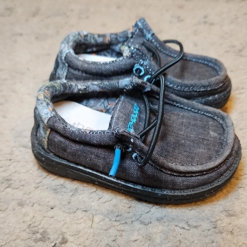 Hey Dude Boys Gray And Blue Wally Youth Loafer Chambray Shoes K5